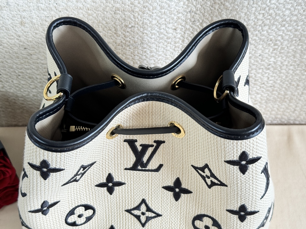 100 Original Louis Vuitton NeoNoe MM white black